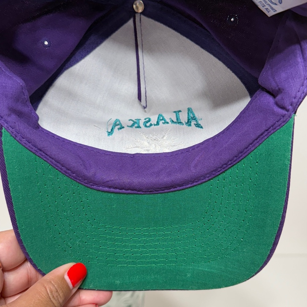 Vintage 80’s Alaska Adjustable Hat with Snowflake - Picture 9 of 10